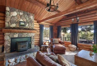 The Morrow Cabin has Balcony rooms