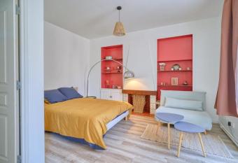 studio cosy hypercentre proche Paris allows 18 year olds to book a room