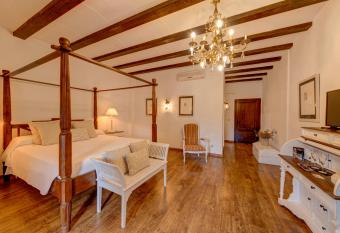 La Fornal allows 18 year olds to book a room