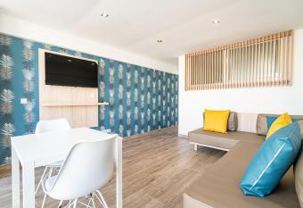 New Kensington Apartments - Econotels allows 18 year olds to book a room