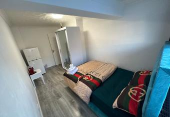 Double Room with Private Shower room Close to City center and UOB Free Onsite Parking Private Fridge with Shared Kitchen and Lounge access allows 18 year olds to book a room