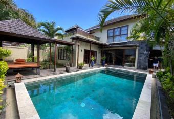 Villa Maharani Jimbaran allows 18 year olds to book a room