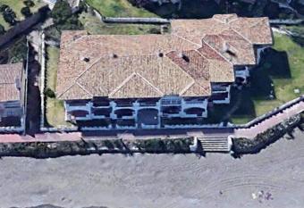 Premi  re ligne de plage has Balcony rooms