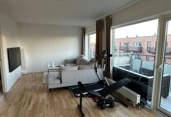 Quiet 3BR 15min from metro/city has Balcony rooms