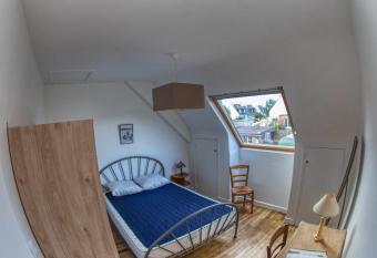 Appartement neuf proche de la mer allows 18 year olds to book a room