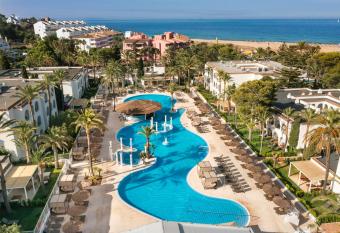 Meli   Zahara Resort & Villas allows 18 year olds to book a room