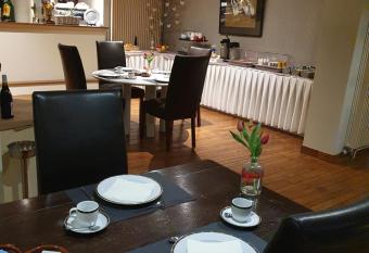 Carr   allows 18 year olds to book a room