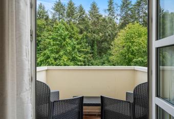 Gr  nes Wohnen in D  ren has Balcony rooms