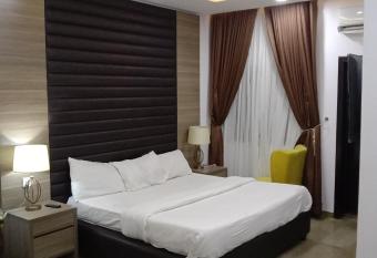 BLUE MOON BEACH HOTELS & RESORT allows 18 year olds to book a room