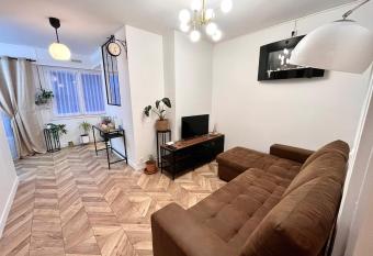 Cocon Industriel Proche Gare et Centre allows 18 year olds to book a room