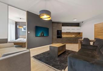 LAM Anthracite w AC & balcony allows 18 year olds to book a room