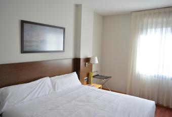 Hotel Palacio Congresos allows 18 year olds to book a room