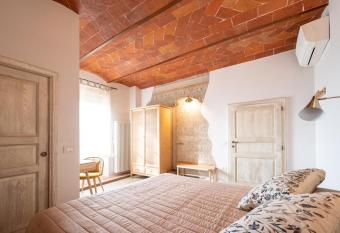 Casa La Girandola has Balcony rooms