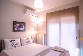 Small Nest - Central Spot Apartments has Balcony rooms