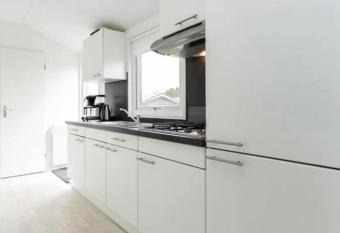 Ibiza huisje allows 18 year olds to book a room