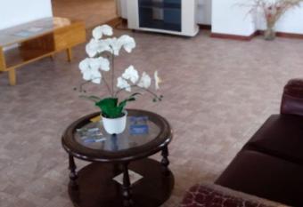 Casa necochea has Balcony rooms