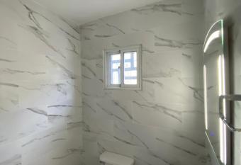 Felix Rodr  guez allows 18 year olds to book a room