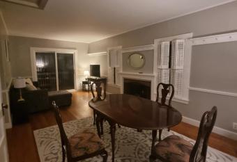 Quaint Boutique home walking distance to Cranmore and the village has Balcony rooms