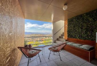 Casas Dona Matilde allows 18 year olds to book a room