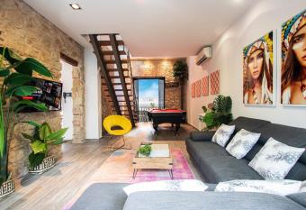 AmazINN Places Casco Viejo Billiard table and Pool has Balcony rooms
