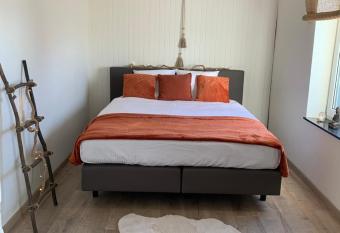 Lodge Vent d   Ouest has rooms with a private hot tub