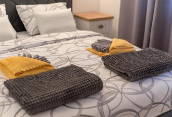 Tanis Apartments allows 18 year olds to book a room