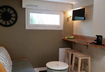 plage-sillon-thalasso-intra muros allows 18 year olds to book a room