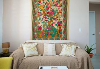 Hidden Gem. Tranquil Apartment has Balcony rooms