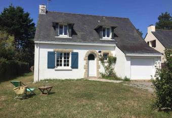 Maison familiale 8 personnes allows 18 year olds to book a room