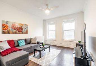 Cozy 2-Storey 2BR Apt - Near Parks & King St allows 18 year olds to book a room