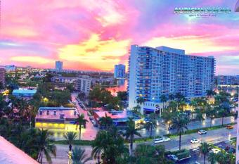 House at the Beach w/1 Bedroom 2/Queen Beds The Tides by ADs has Balcony rooms