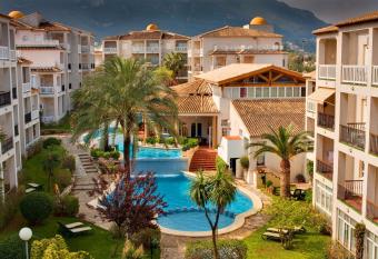 Ona Ogisaka Garden allows 18 year olds to book a room