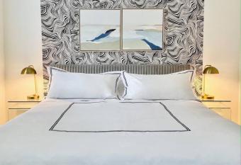 The Clemente Mt. Washington by Luxe PGH has Balcony rooms