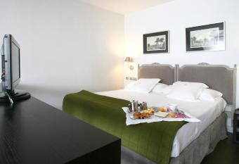 Hotel Meninas - Boutique Opera has rooms with a private hot tub