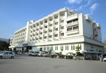 Hotel Hillview Islamabad allows 18 year olds to book a room