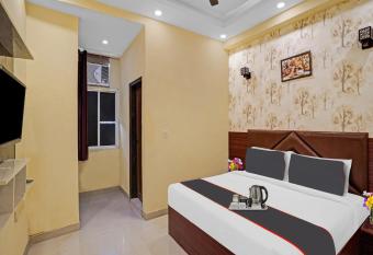 Hotel O Moon Hotel allows 18 year olds to book a room