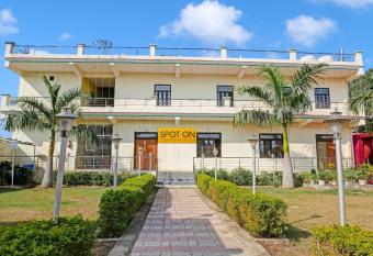 SPOT ON Anamika Garden allows 18 year olds to book a room