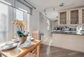 Cosy countryside apartment allows 18 year olds to book a room