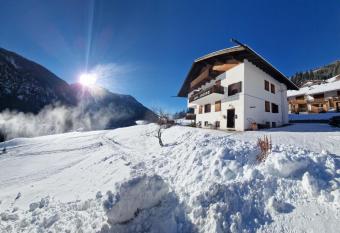 C  sa Cherpei - Pet Friendly has Balcony rooms