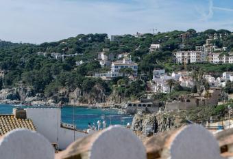 SES GAVINES - Calella center, sea views has Balcony rooms