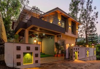 Idyll Hills by StayVista with Indoor swimming pool, Games room & An open terrace for a perfect retreat has Balcony rooms