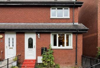 Spacious home near Glasgow Green has Balcony rooms