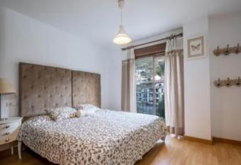 Piso Granada, Monachil has Balcony rooms