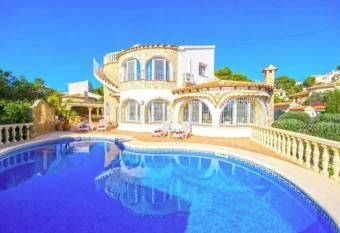 The little Boho Chic Haven has Balcony rooms