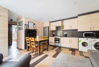 B48 Simplex - egyszinten, k  nyelmesen has Balcony rooms