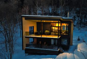 Le Z  phyr - Domaine Maelstrom has Balcony rooms