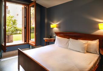 Fonda Hotel 1771 has Balcony rooms