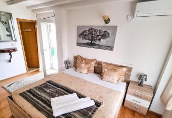 View house with sauna for events has Balcony rooms