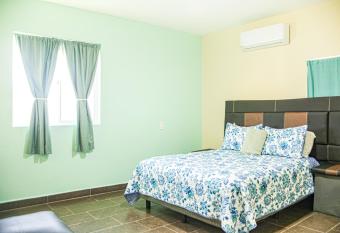 HostPal Departamento Colorado Puerto Pe  asco allows 18 year olds to book a room