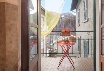 Lanzada 2 has Balcony rooms